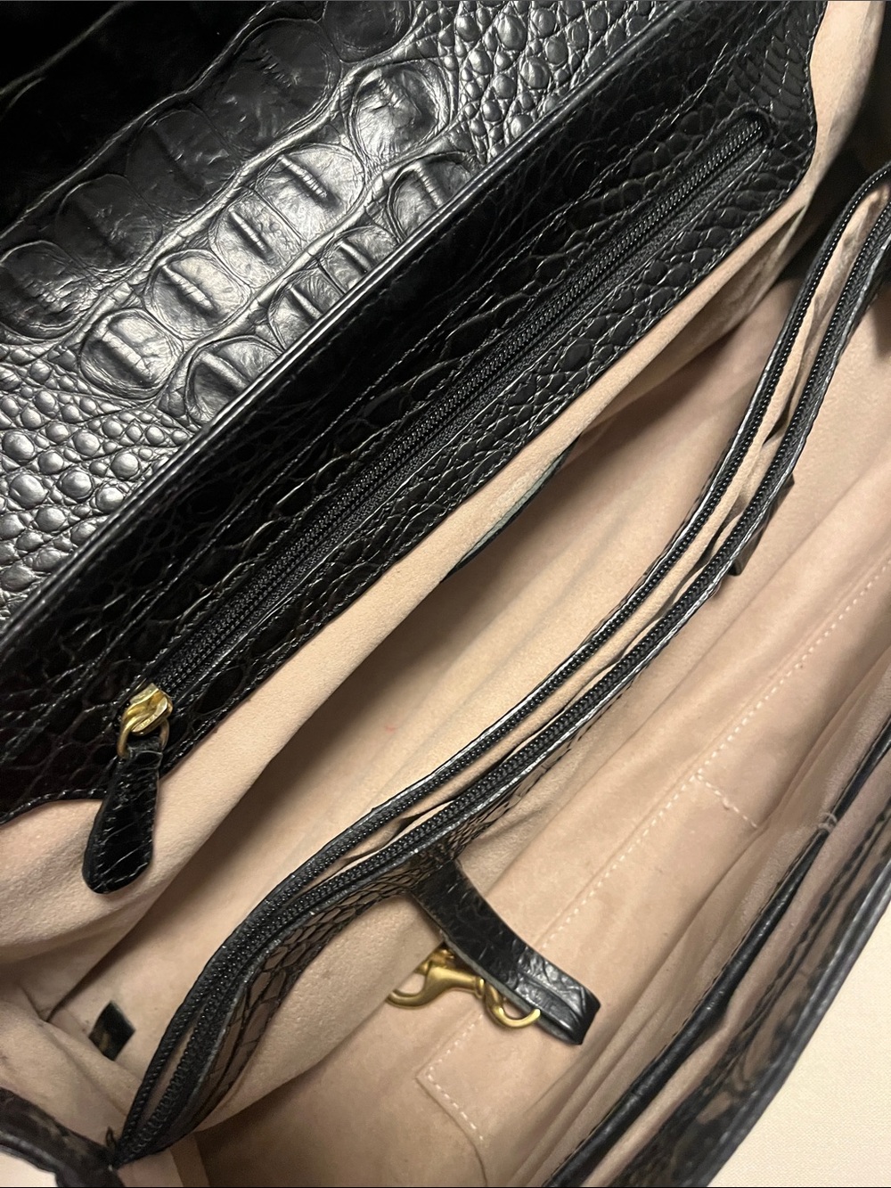 Vintage Black Dayan Melbourne Croc-Embossed Satchel East West Bag/ Gold Lock - Picture 8 of 10